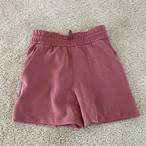 Lululemon Softstreme Shorte, Sz 2